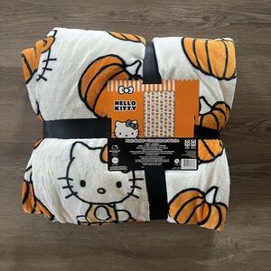 NWT! Hello Kitty Pumpkin Fall Plush Blanket